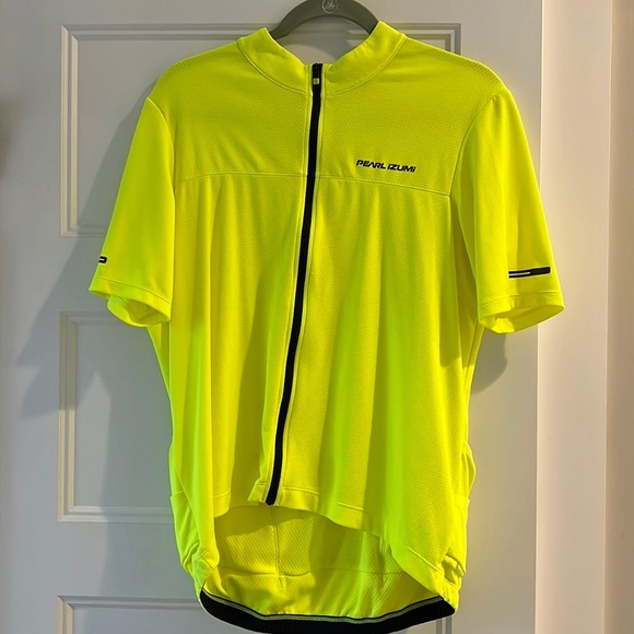 Pearl Izumi Other - Pearl iZUMi bike shirt with pockets on the back for water/nutrition XL